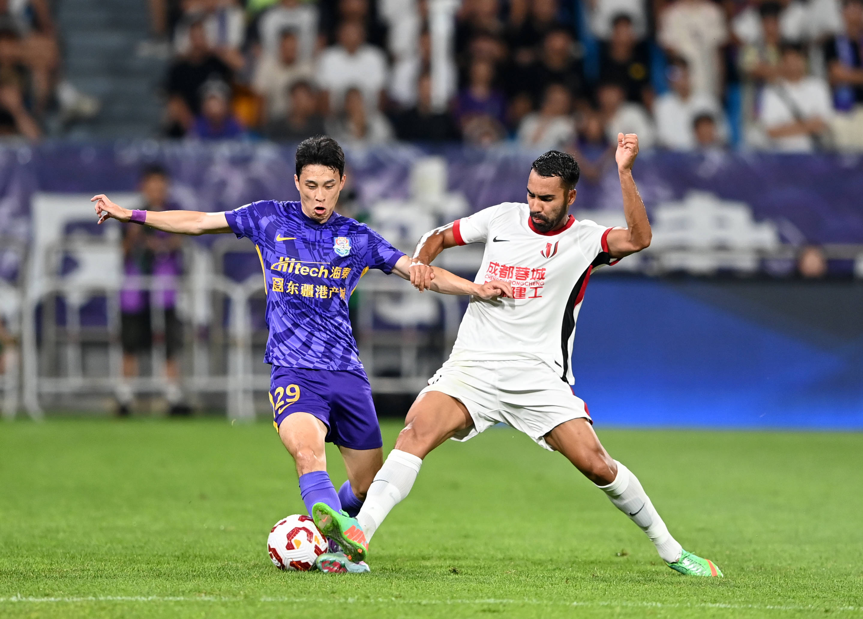 前者在球场 前者在球场